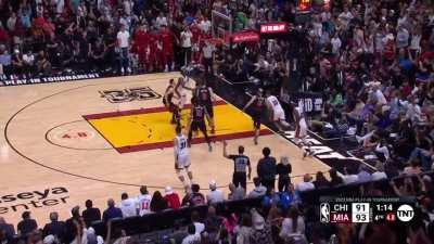 [Highlight] Max Strus hits the three to give Miami a five point lead