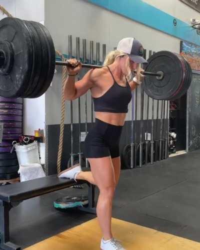 Woman squats 185lbs/84kg for reps on one leg