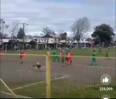 El 9 es re perro, pero hace goles.