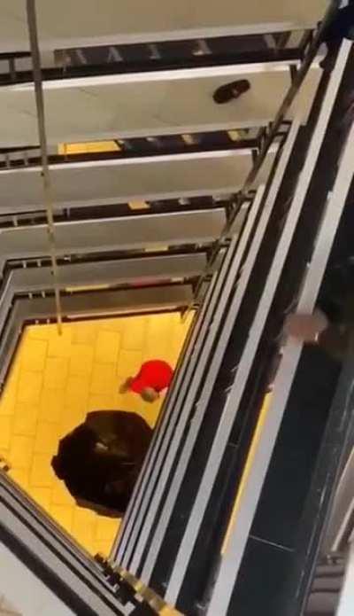 A guy tried to escape from the police fell to the ground floor, ....and to the basement