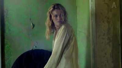 Jessica Parker Kennedy