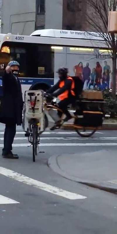 Spotted him on the yang mobile. Helmet☑️Baby Seat☑️👌