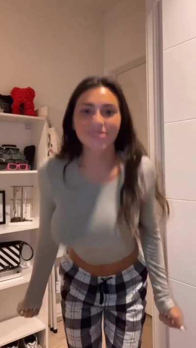 Need her name for my friend.. Please help its urgent ❤️