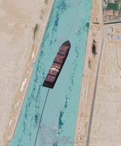 3d simulation of the freighter stuck in Suez