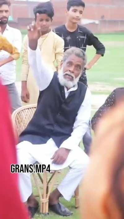 Ye buddha mere bich m buhut bid krta h