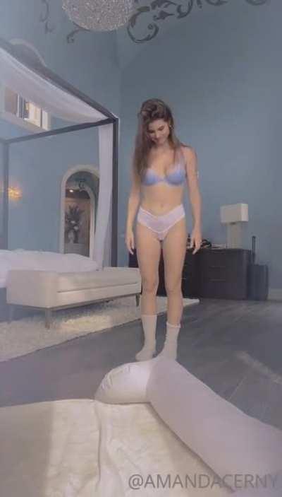 Amanda Cerny 07.2021