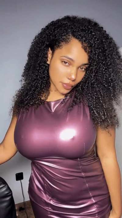 Cum and be kinky with me on my OnlyFans. It's FREE! 🥰 (links in comments below)