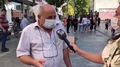 Bir Vatandaş: (“Türkiye adeta bir uçuşun içerisinde.” diyen Recep Tayyip Erdoğan’a atıfta bulunarak) “O gelinceye kadar biz Taş Devri’ndeydik. Suyumu mağarada saklıyor, mağaranın ucuna kavurduğum etimi koyuyordum. Çamaşırı hanım elinde yıkıyordu. Onlar ge