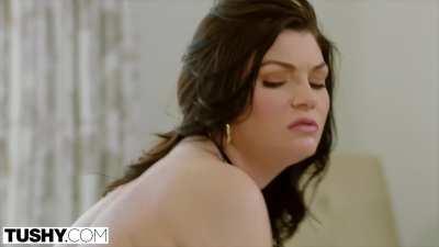 Groupie Gives Her Ass To Her Celebrity Crush