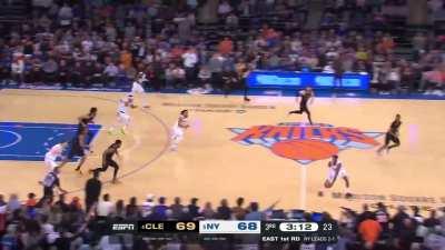 [Highlight] Hartenstein with a big block on Okoro at the rim.