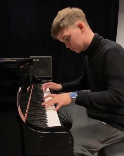 The way this guy plays the piano