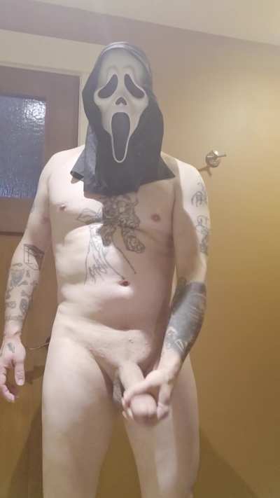 I have yet to play with anyone with the mask on