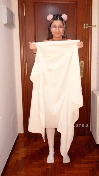 My fans made me wear an outfit made entirely of oranges 😅