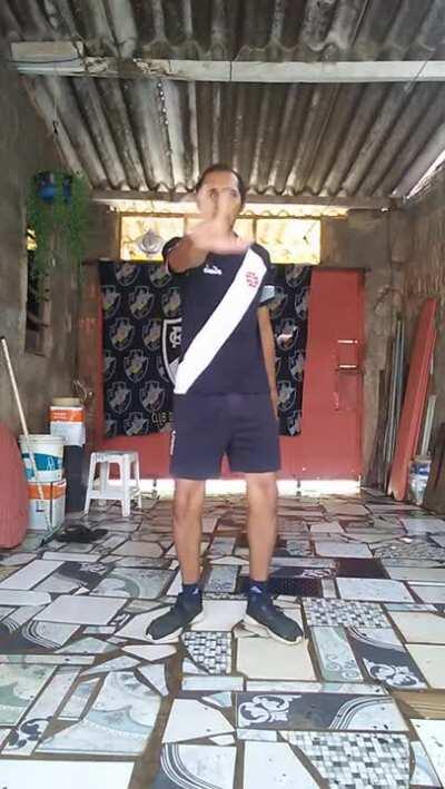 Sou torcedor do Vasco e to bem da cabeça. Torcedor que disse isso :