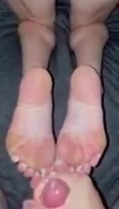 Whore I went to school with shows me getting her feet covered in cum