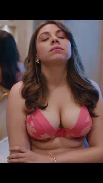 Maanvi Gagroo's big heavenly boobs!