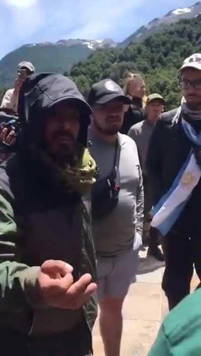 Grabois se enojo porque lo mojaron