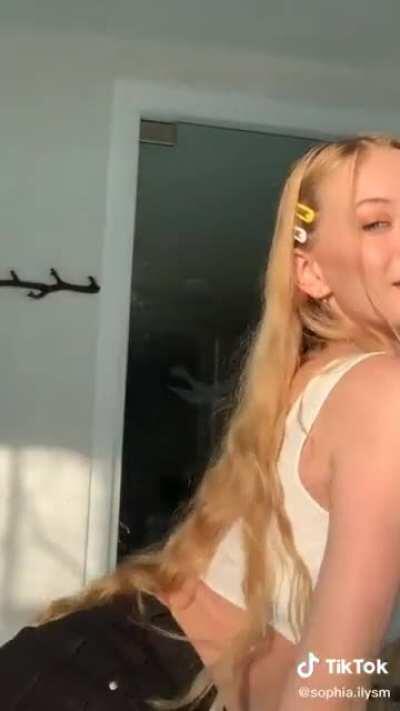 Looking sexy on Tiktok