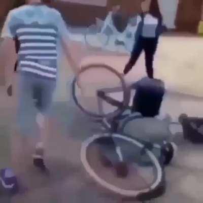 Girl throws soda and get a punch