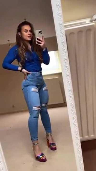 Savannah Prez showing off some tight fit