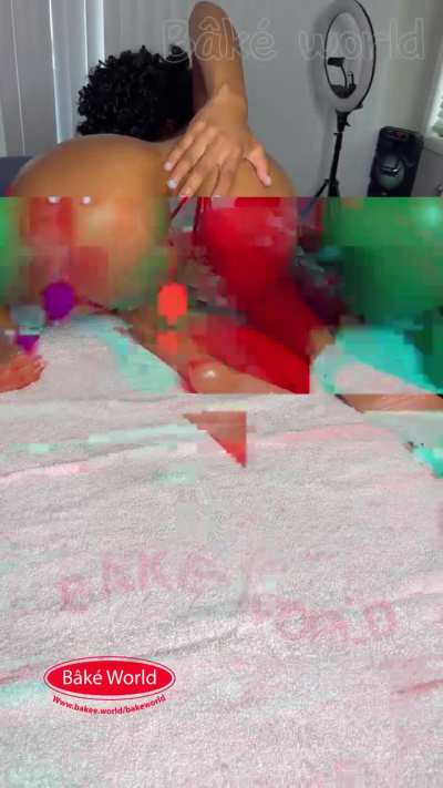 Oil that booty up so she can play wit 😻