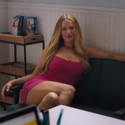 Jennifer Lawrence looks perfect in this dress