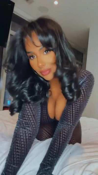 Ayisha Diaz (@ayishadiaz0)