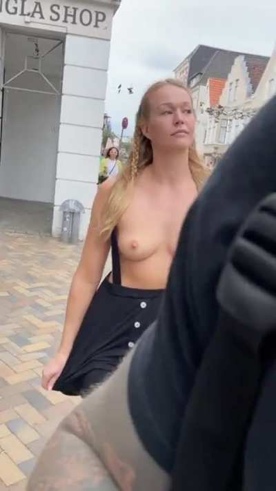 Får jag sitta på dig i public?