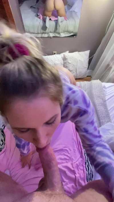 I start with my husbands balls and then fuck my own face with his cock 😵