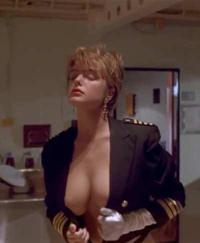 Erika Eleniak