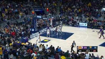 [Highlight] LeBron hits the tough fadeaway shot for his 39th point of the night