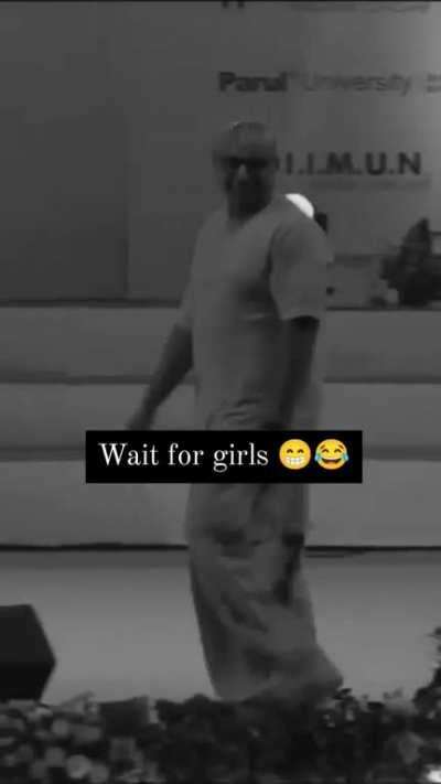 title s1 se surat ja Raha hai