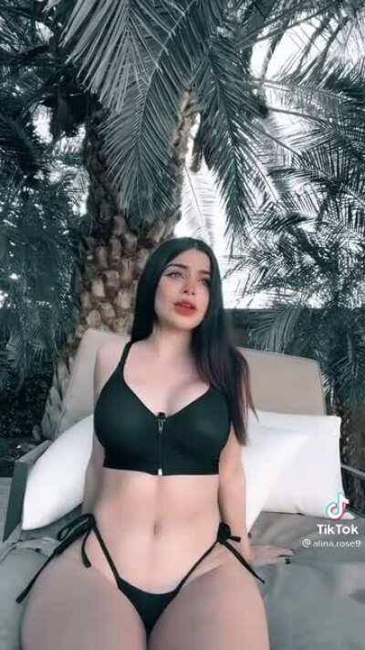 I could watch her sit there all day😍