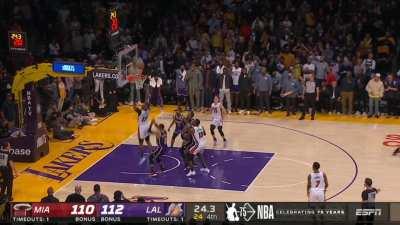 [Highlight] PJ Tucker with a clutch putback to tie the game with 23.5s to go