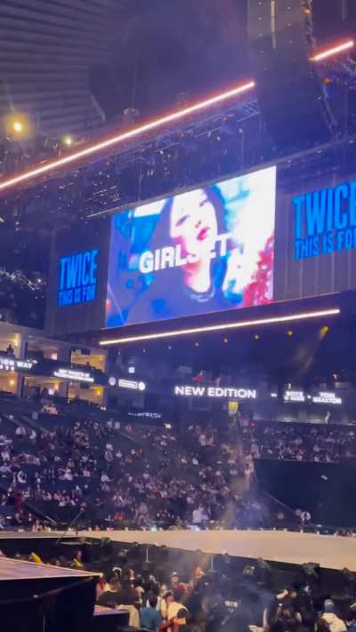 Girlset cheers at Twice Concert!