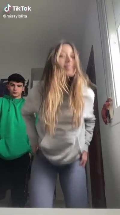 Whats her ig or her new tiktok?