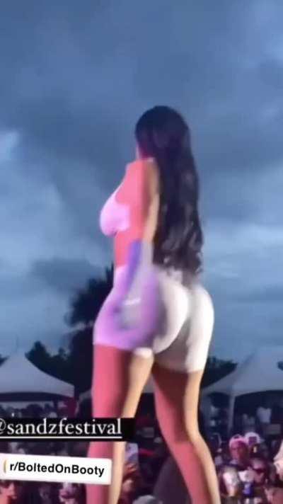 Giving the people what they want 🍑