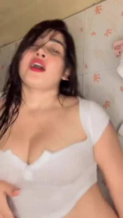 yaar ye transparent hai ya mujhe hi lga : Sofia Ansari ❤️