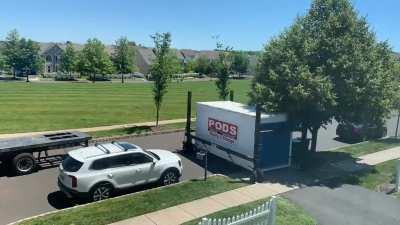 How PODS picks up/drops off their storage containers