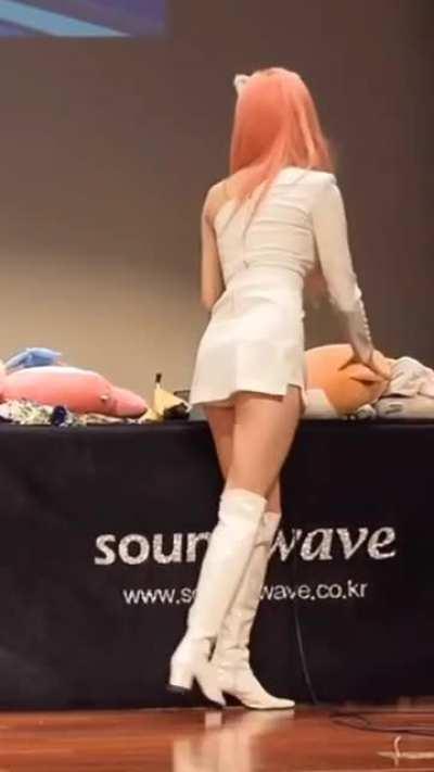 I swear she know what she's doing