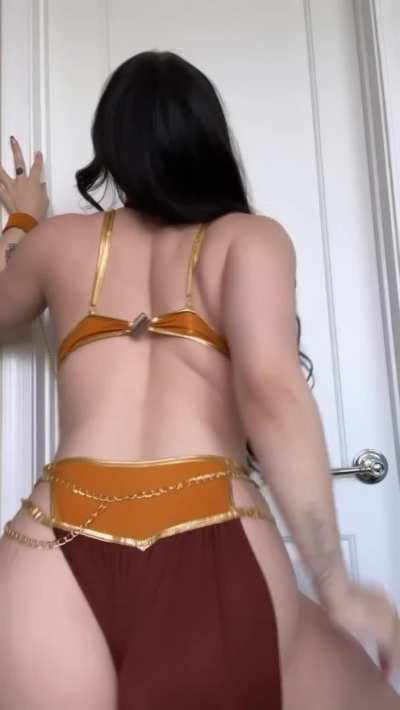 Princess Leia twerking