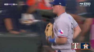 [Highlight] [Highlight] Josh Jung with the great play to throw out Chas McCormick at 1st