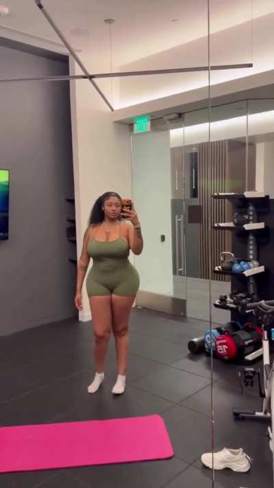 Nigerian Amazon 55 inches 😍