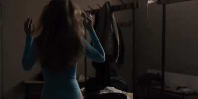 Gina Stiebitz - great ass in Dark S01E04