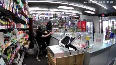 Las Vegas shopkeeper stabs thief to death
