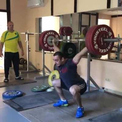 3rd time posting this guy's lifts but I never get tired of seeing his technique!