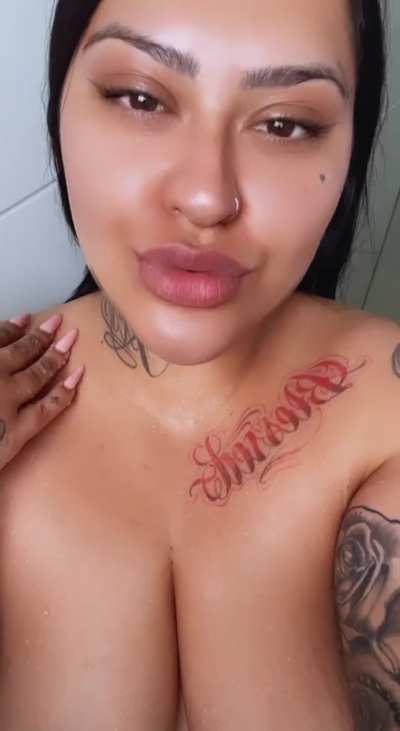 I like to surprise people with my sexy body
