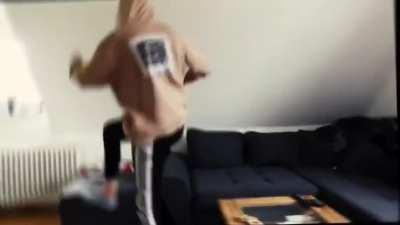 Hier die Überarbeitete Version des 200€ Donation Alert für den 24 Stunden Stream im Oktober. Find ich irgendwie besser.