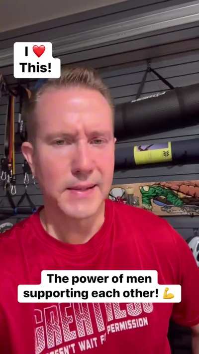 A marathon runner's shoe broke and a spectator offered his own as replacement