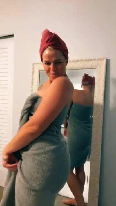 Danielle Nickerson (@diamonddeeeee) EPIC bussit challenge!